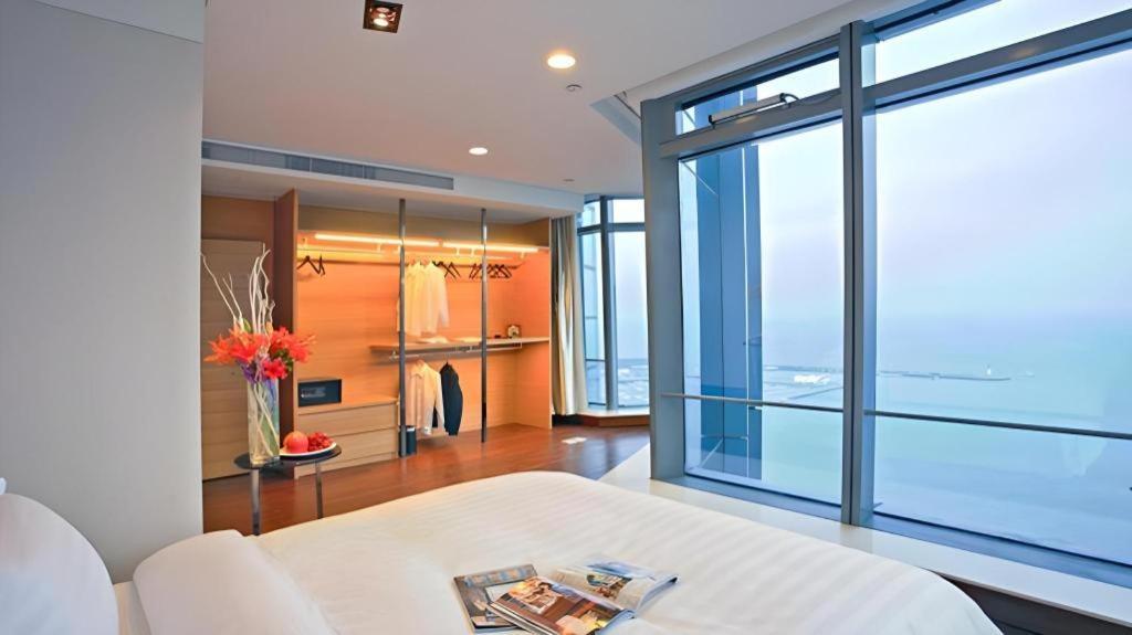 Grand Madison Qingdao Harbour-View Central（Former Qingdao Farglory Hotel） Esterno foto