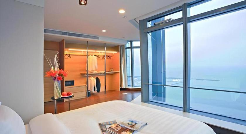 Grand Madison Qingdao Harbour-View Central（Former Qingdao Farglory Hotel） Esterno foto